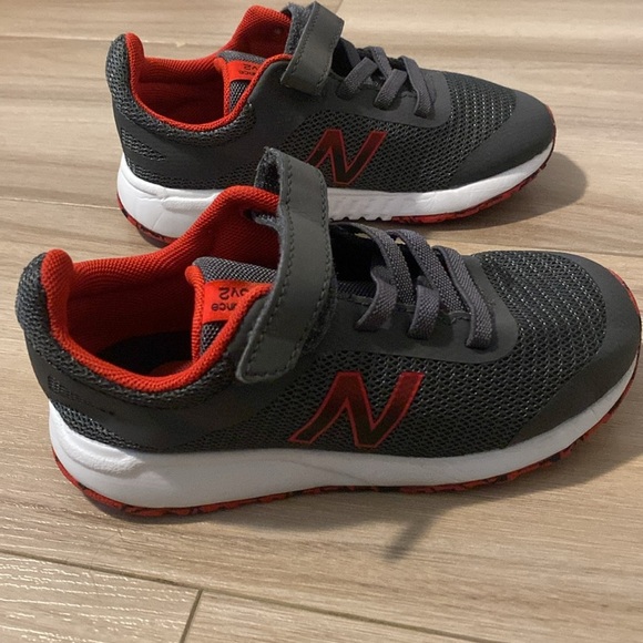 Size 10 US NEW BALANCE - Picture 4 of 5